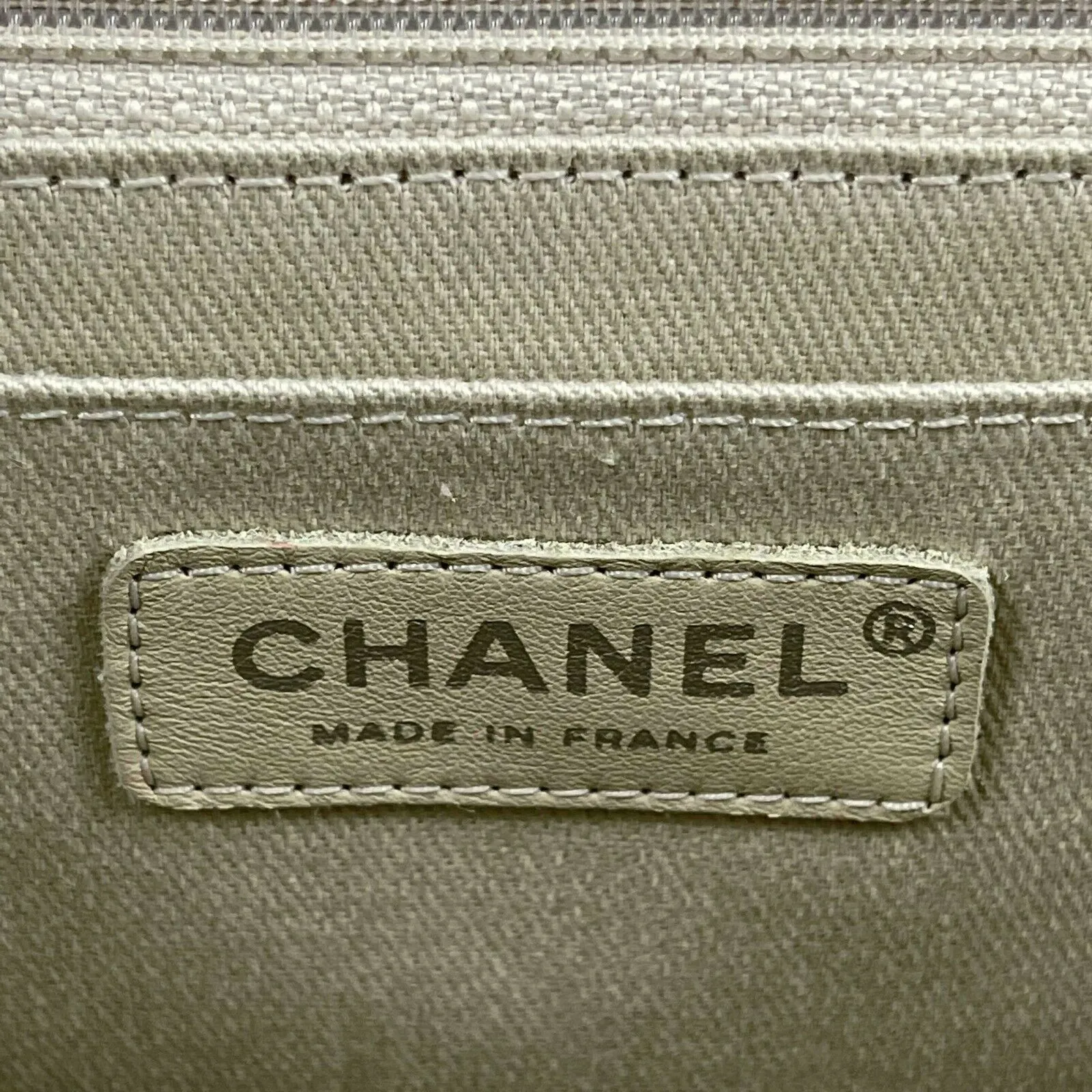 CHANEL - Silver Jumbo Icy Crinkled Leather Flap Bag - Shoulder Bag / Crossbody