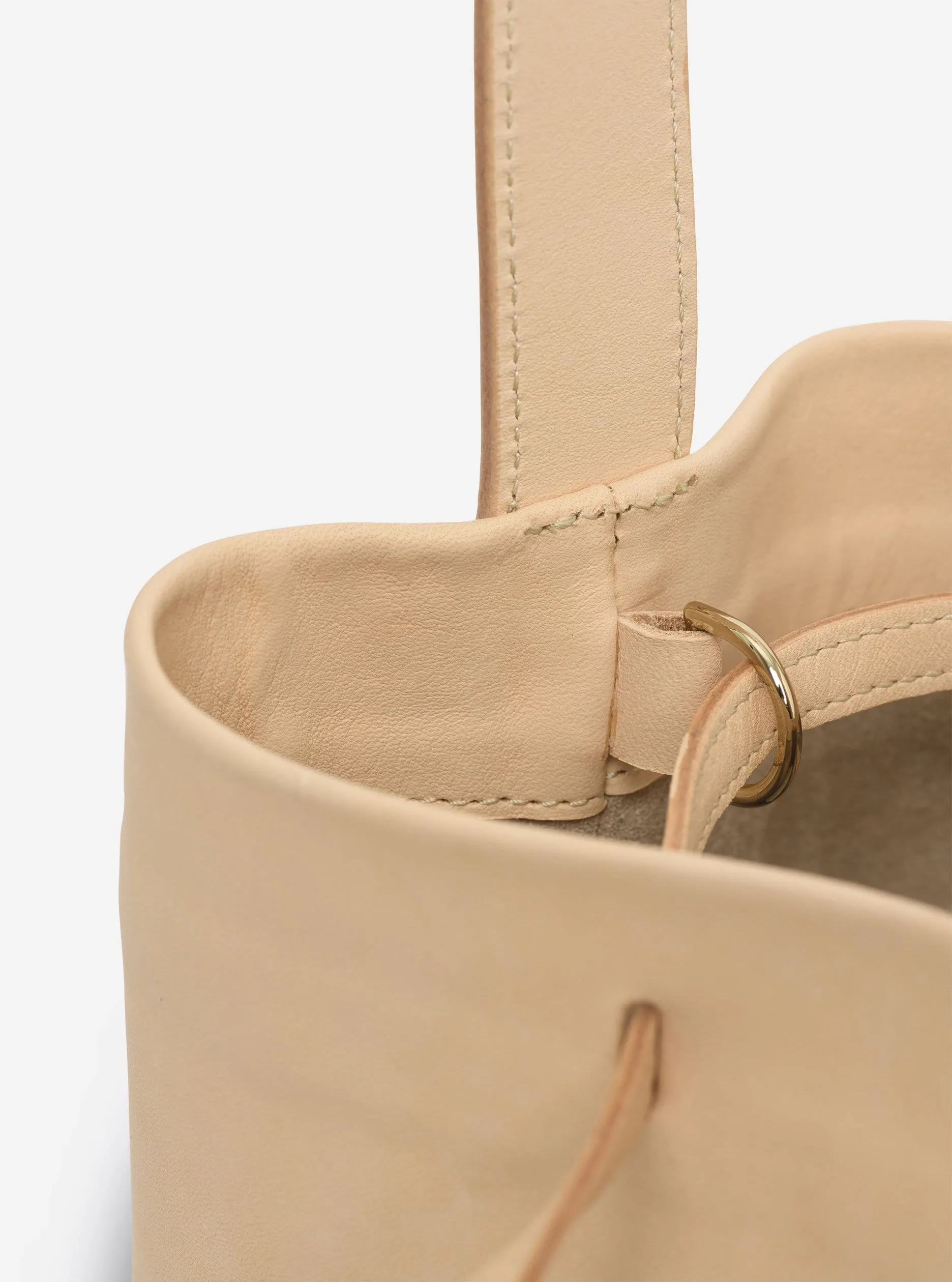 LEATHER BUCKET BAG "AB 103.1" IN NATURAL